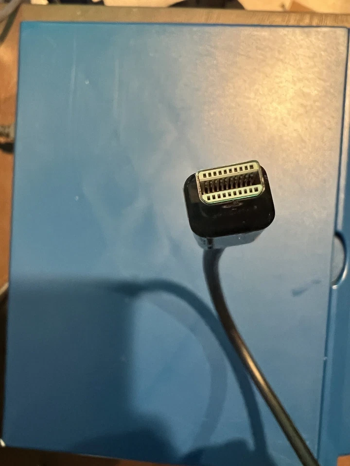 Mini DisplayPort to VGA Benfei Mini DP Display Port to VGA Thunderbolt Compat... - Image 2 of 4