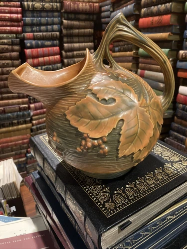 ROSEVILLE BUSHBERRY PITCHER: ART POTTERY: RUSSET BROWN: 1325