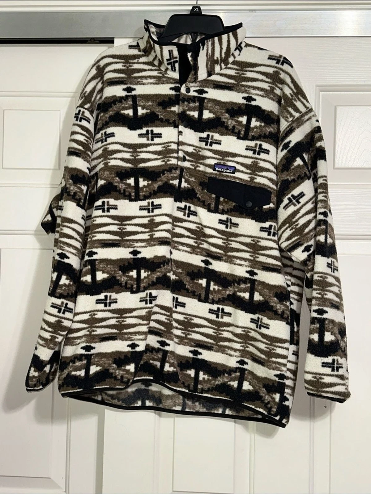 Patagonia Synchilla Snap T Fleece Pullover in Sheperd Knit Birch White Aztec
Opens in a new window o