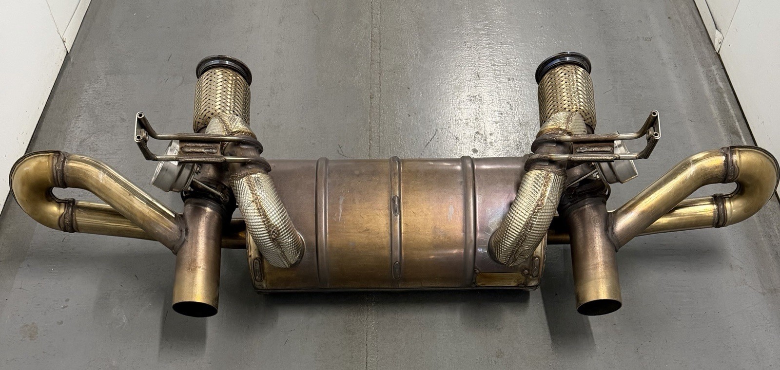 Factory OEM Lamborghini Hurucan Evo muffler Exhaust