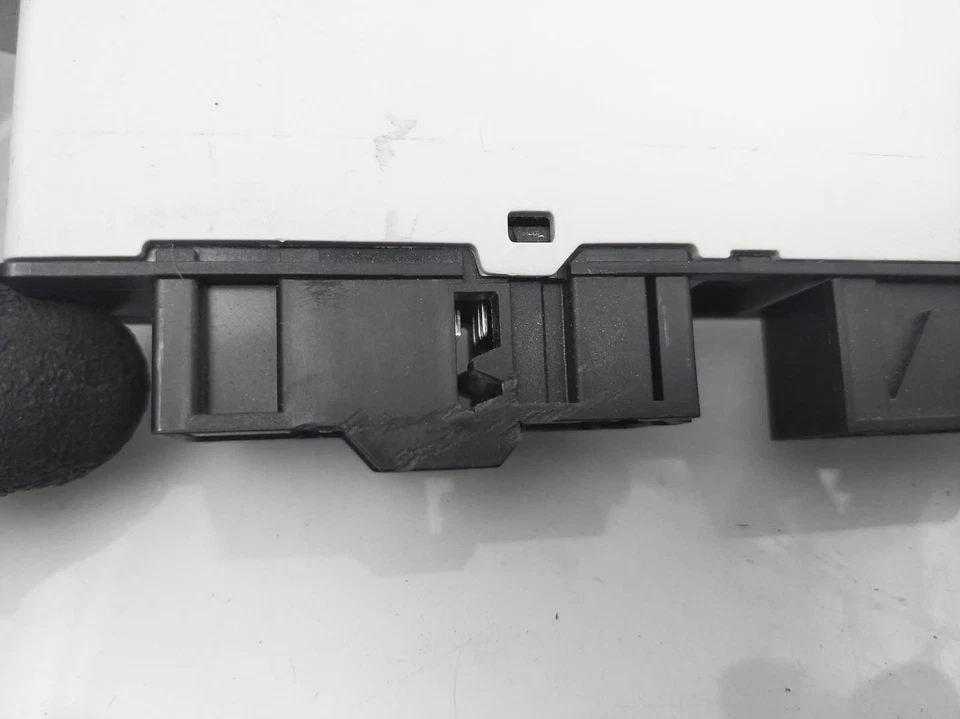 Модуль управления сиденьем питания 11 12 13 14 15 16 BMW 528I 61-35-9-299-333 - Изображение 3 из 4