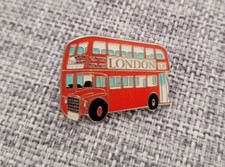 LONDON BUS UNITED KINGDOM FLAG ENAMEL PIN BADGES