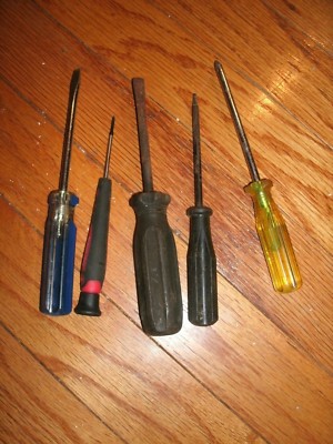 Lot of 5 Screwdrivers - Flathead, Phillips, Torx