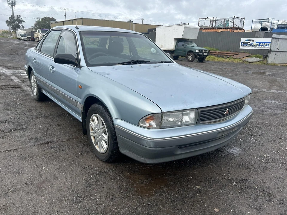 Mitsubishi Magna Right Corner Light TR 03/1991-04/1996 - image 3 of 4