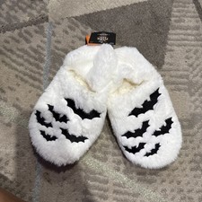 Women's Halloween Slipper Socks w Grippers Size S/M 5-7 NEW Fuzzy White w Bats