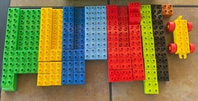 Duplo Lego VTG Building Blocks + Storage Box 5380 70/71 Pieces W/ Auto Chassis