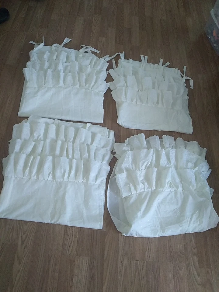 Cortina de cabecera Laura Ashley bordada con volantes 4 paneles 40" x 92" Foto 4 de 4