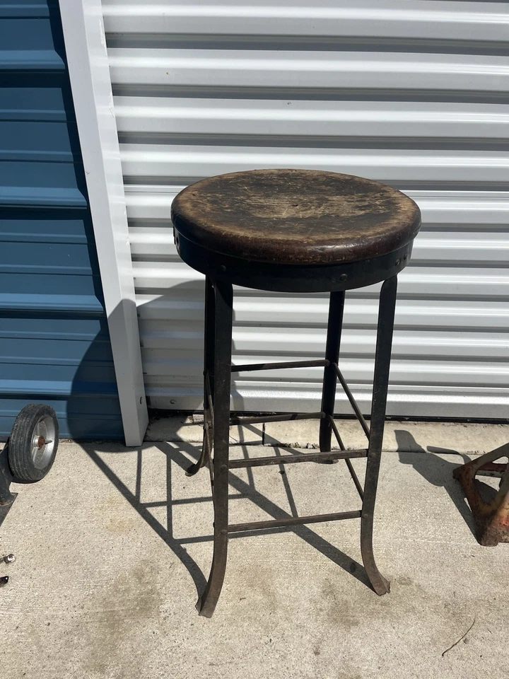 UHL antiga? Banqueta industrial angular ferro metal madeira assento barra de desenho maquinista - Imagem 2 de 4