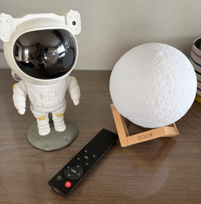 SPACE Themenlicht Konvolut. Astronaut Sternenhimmel Projektor & Farbmond Licht