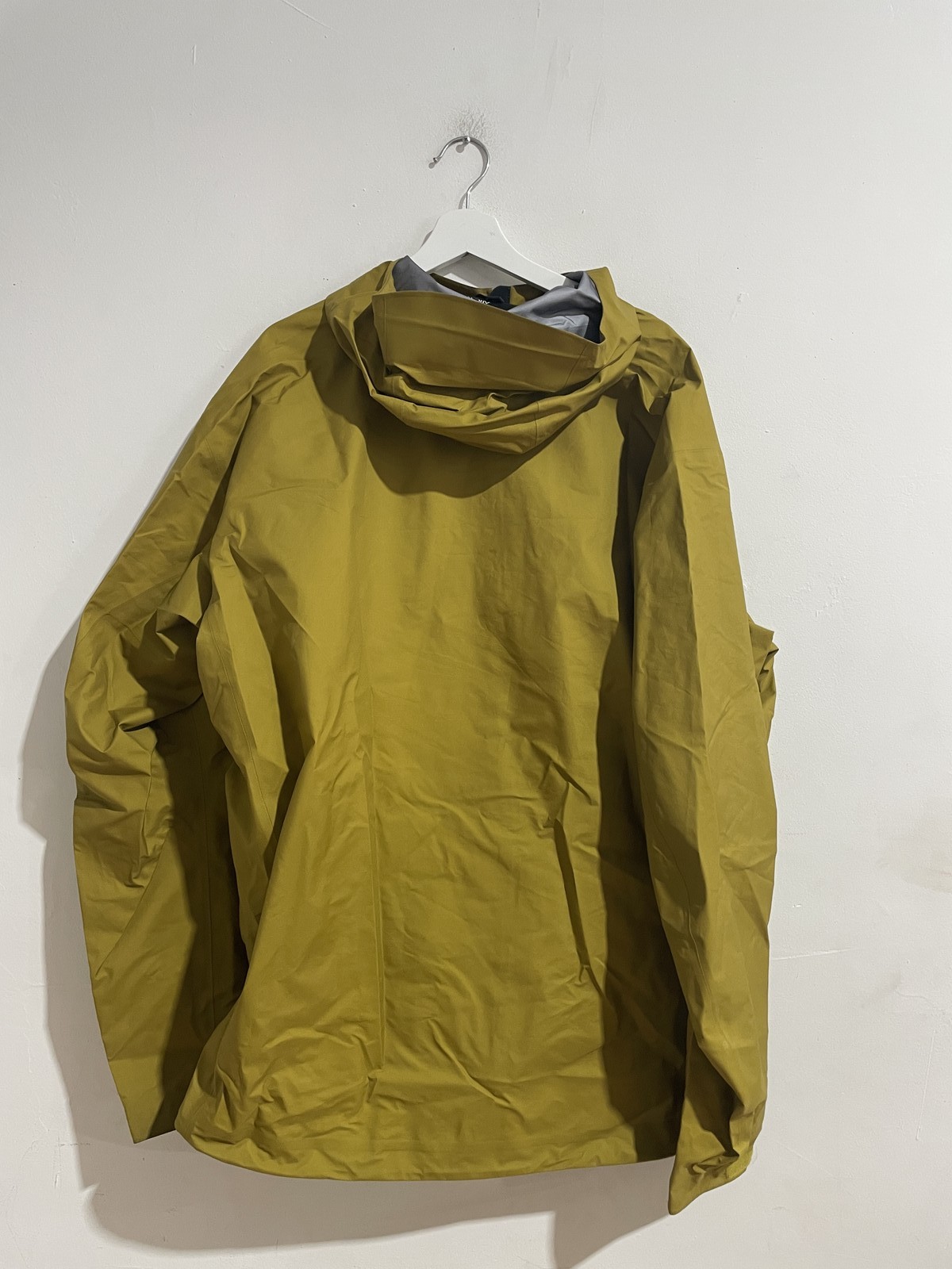 ARC'TERYX Beta LT Gore-Tex Yukon Jacket XXL - Preowned Deal! image 2