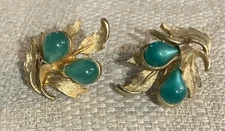 Vtg 1963 Signed EMMONS “Mountain Greenery” Moonglow Lucite Clip On Earrings