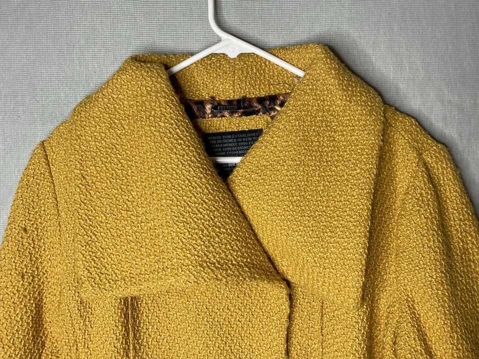 Chaquetón Steve Madden Talla Grande Amarillo Mostaza Cinturón Trinchera Tweed Cierre a Presión Foto 2 de 4