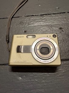 Casio Exilim EX-Z40 4MP Digital Camera Gold 3x Zoom Y2K Tested Working