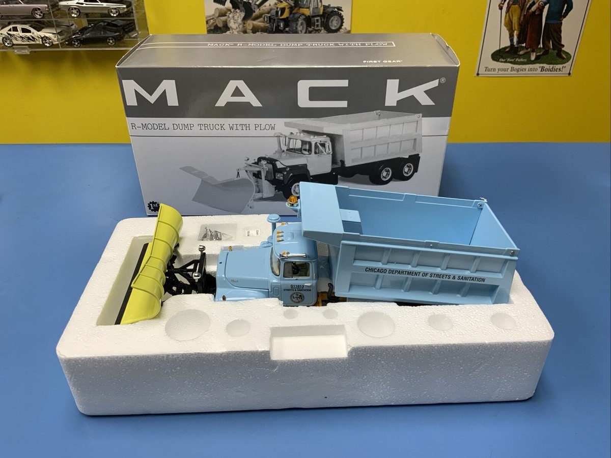 First Gear Mack R-Model Dump Truck City Of Chicago w/ Plow
