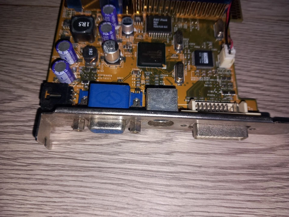 LOTE Prolink PixelView GeForce4 Ti 4200 AGP 128MB y MSI 7300GT AGP TD256 Foto 2 de 4