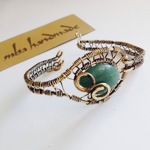 Women's Natural Jade Crystal Cuff Bracelet - Brass Wire Wrapped Vintage Design - Picture 2 of 4