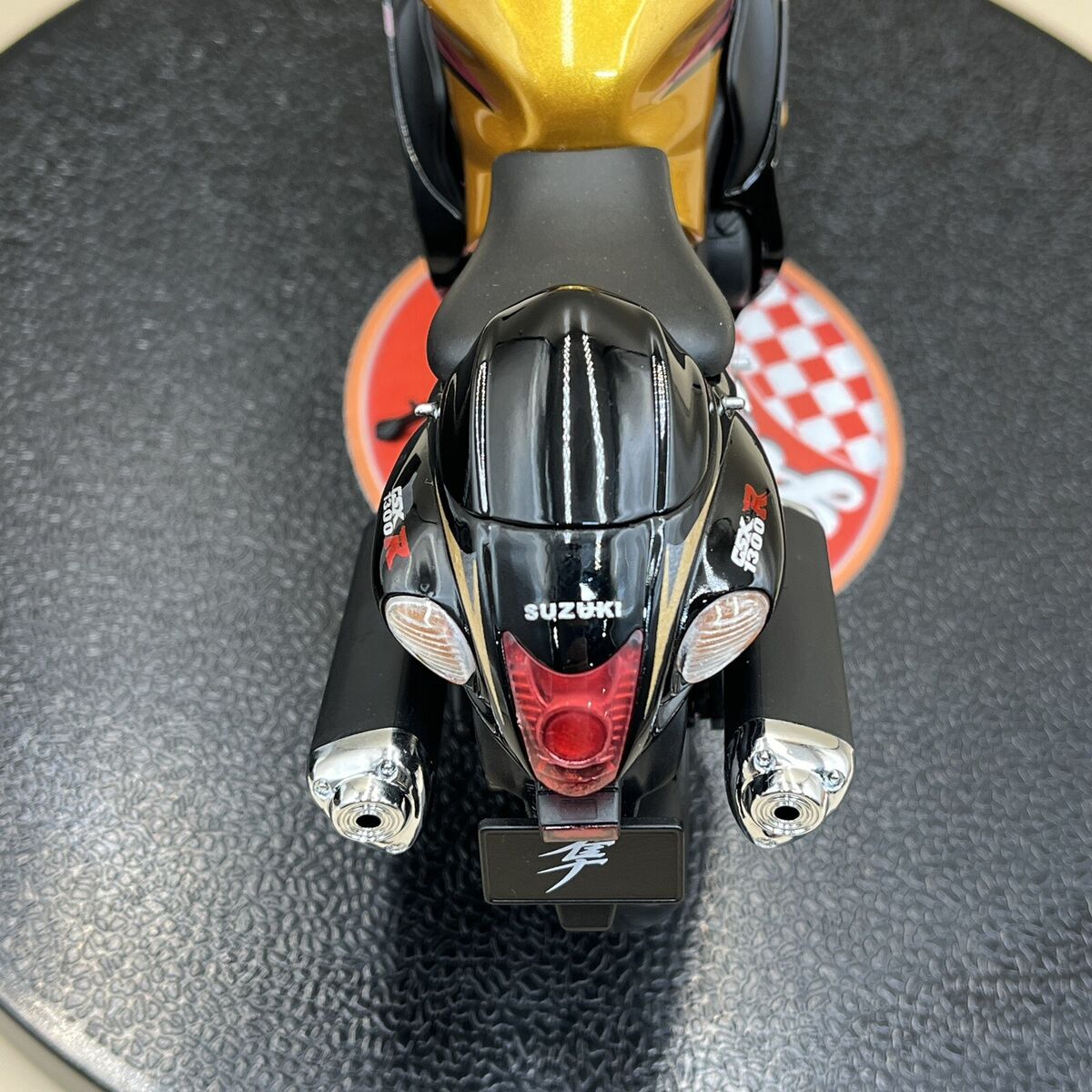 WIT's 1/12 SUZUKI GSX 1300R HAYABUSA Gold Black Diecast WIT's 1/12 SUZUKI GSX 1300R HAYABUSA Gold Black Diecast