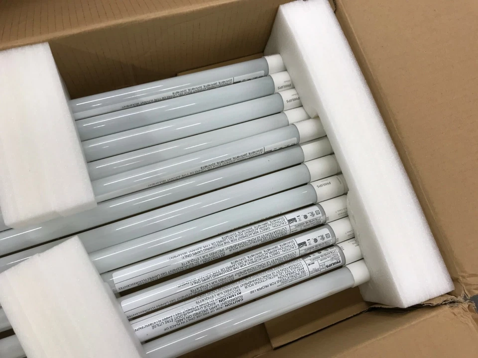 Lot of 12 Philips LED InstantFit 3-Foot T8 Tube Light Bulb 1200-Lumen 4000K - Image 4 of 4