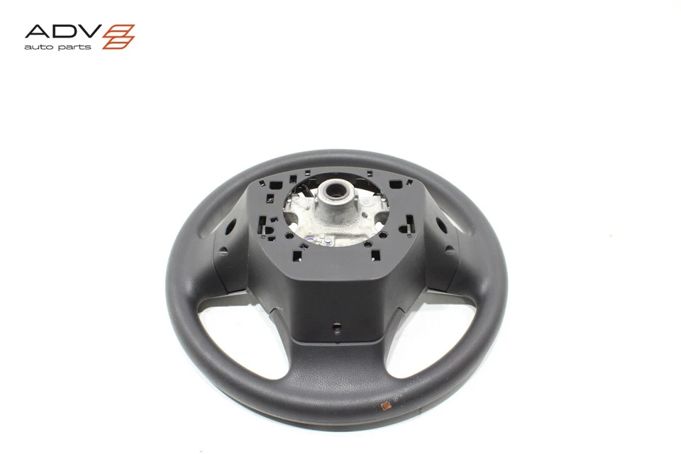 Volante deportivo Mitsubishi Outlander 2016-2024 con interruptores OEM Foto 3 de 4