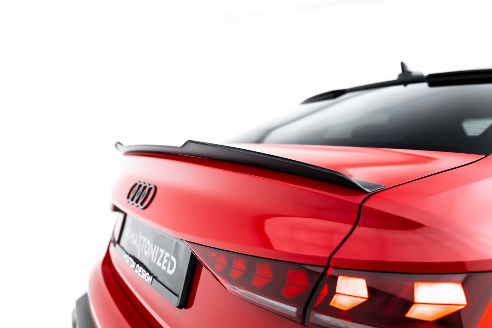 Spoiler Cap Audi A3 S-Line 8Y Facelift Maxton pour corriger le style arrière neutre