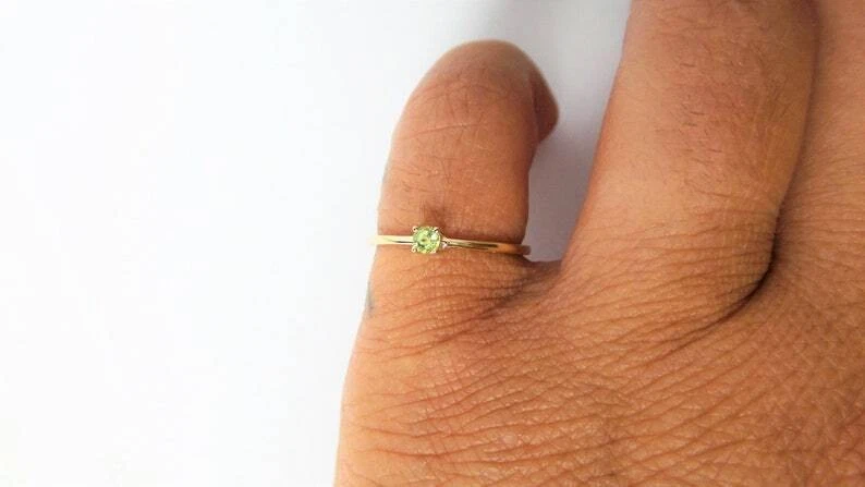 Natural Small Peridot Gemstone Solitaire Women's Band Ring 10k Solid Yellow Gold - Image 3 of 4