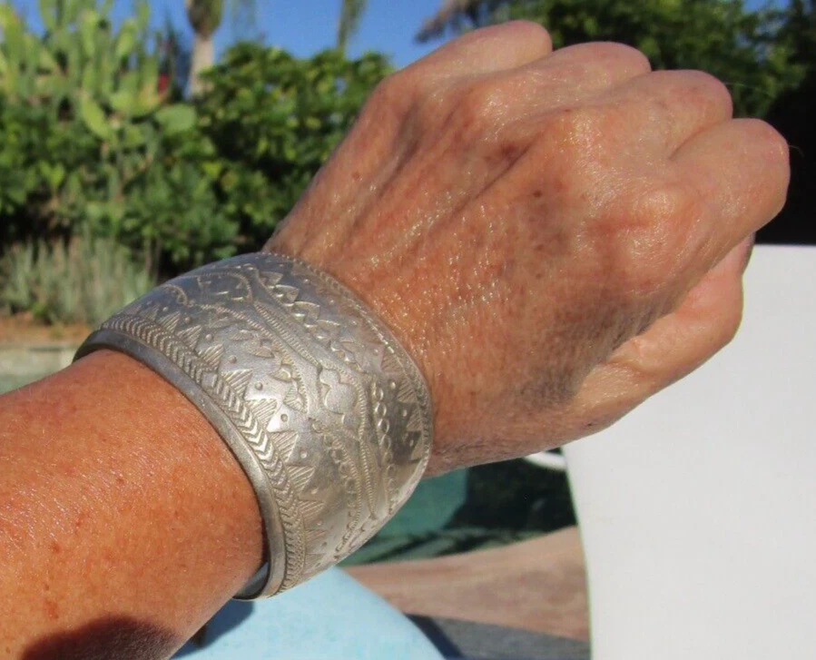 Vtg Native American Navajo heavy sterling silver cuff bracelet 87.8 gr signed