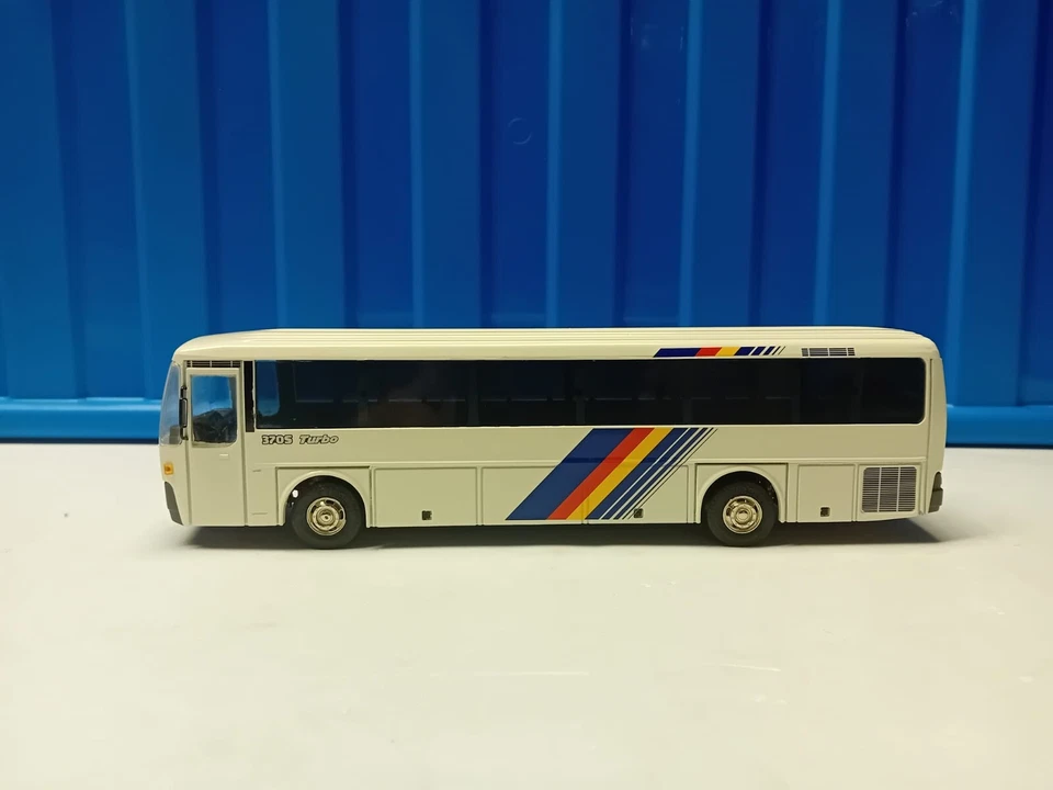 Autobus oldcars iveco 370s (livrea iveco) 1/43 - Immagine 2 di 4