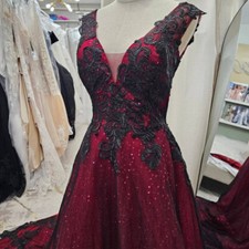 Black and Red Gothic Wedding Dress V Neck Sleeveless Applique A-Line Bridal Gown