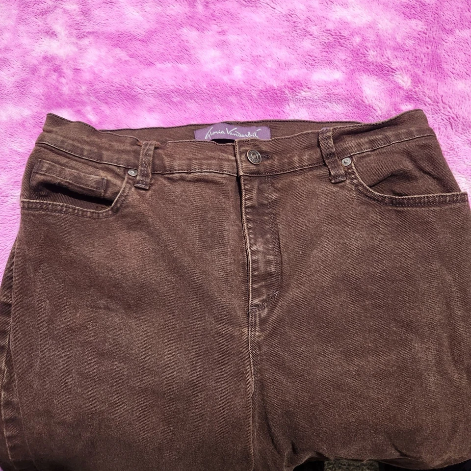 Jeans Gloria Vanderbilt Amanda veludo marrom feminino tamanho 12P perna reta - Imagem 2 de 4