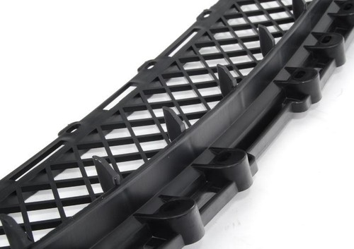Genuine BMW 3 Series E46 Coupe Cabrio 2000-2003 Front Bumper Lower Center Grill - Picture 3 of 6