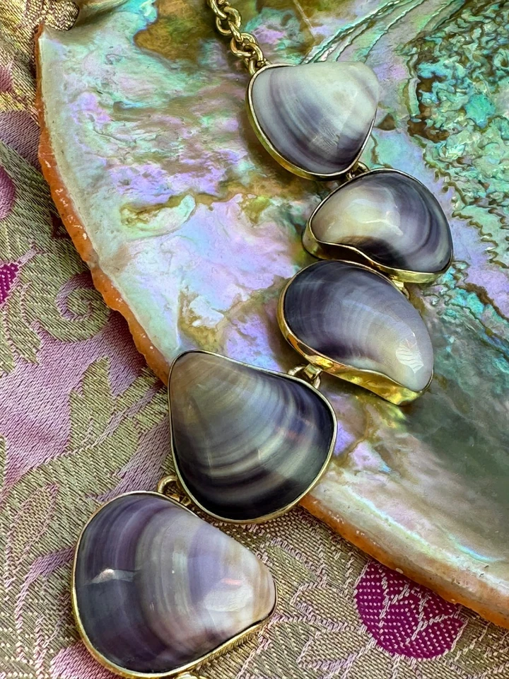 Charles Albert Violet Purple Clam Shell & Alchemia Gold Handcrafted Bracelet - Image 4 of 4
