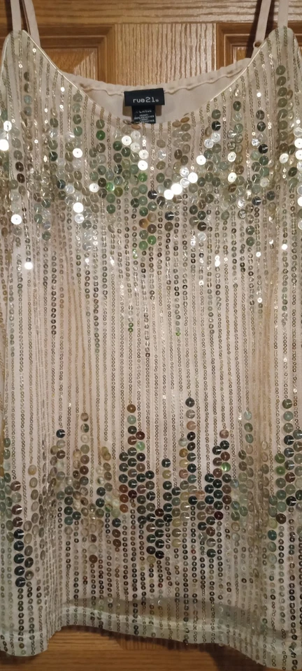 RUE 21 女式亮片银色和金色圣诞假日迷彩上衣 XL 码全新! — 第 2/2 张图片