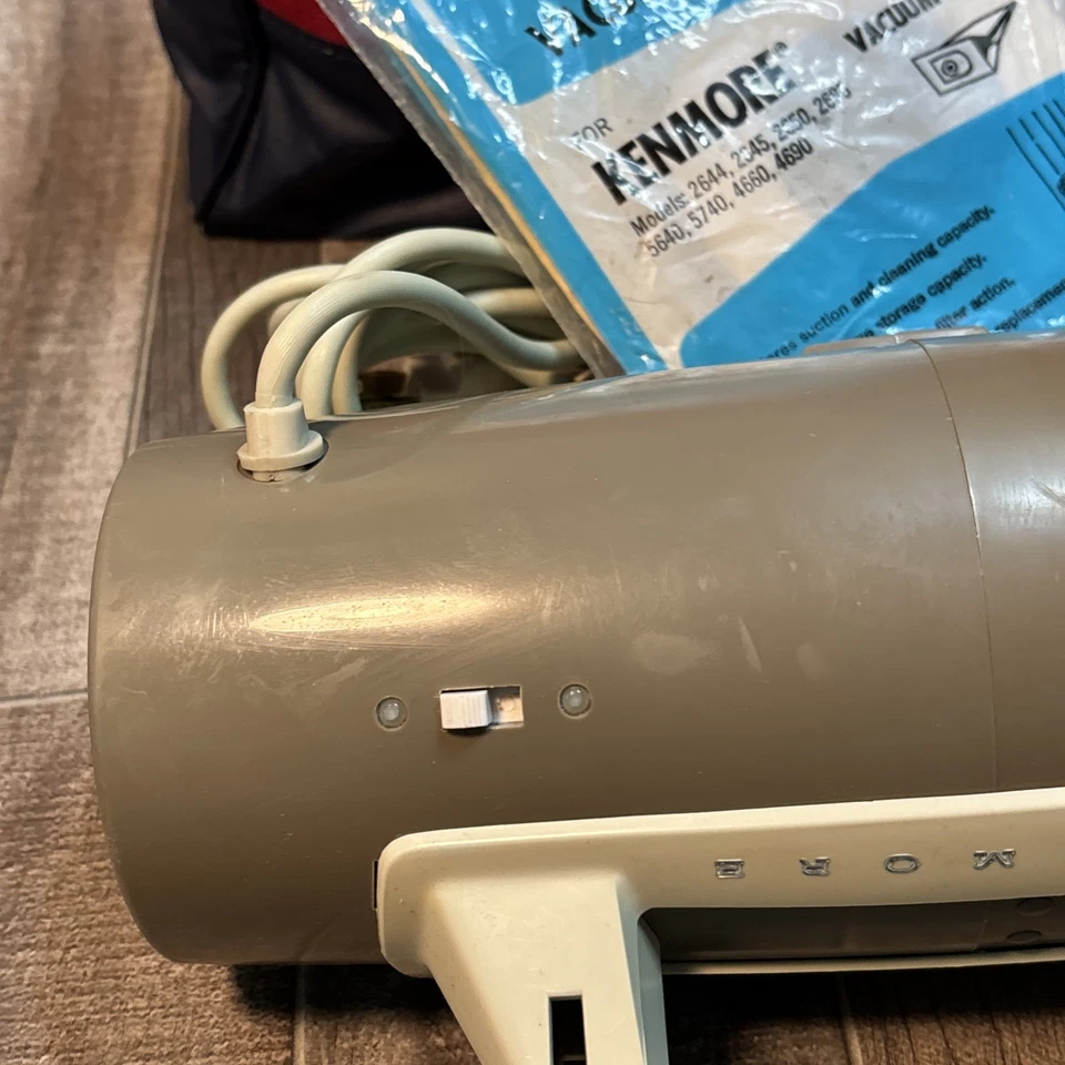 Vintage Kenmore 20861000 Hand Vacuum w/ Case & 4 New Bags Sears Canada 1960s - Image 4 of 4
