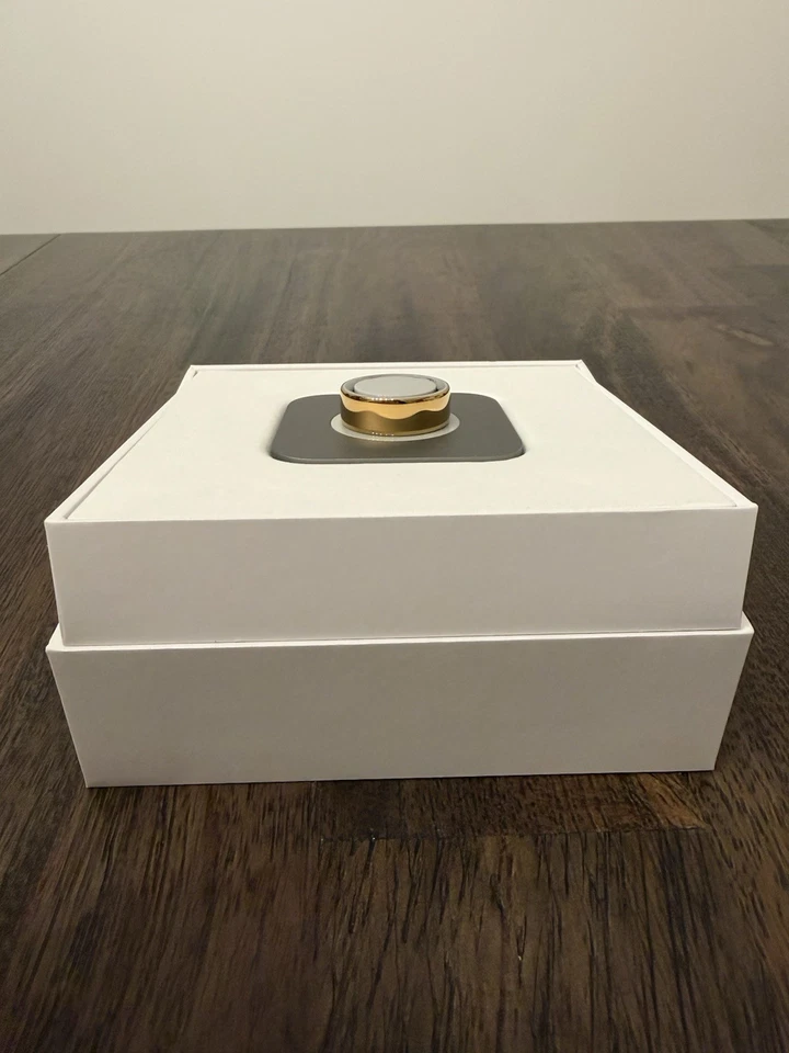 Oura Ring Gen 4 - Gold - Size 8  - BRAND NEW - Open Box - Image 3 of 3