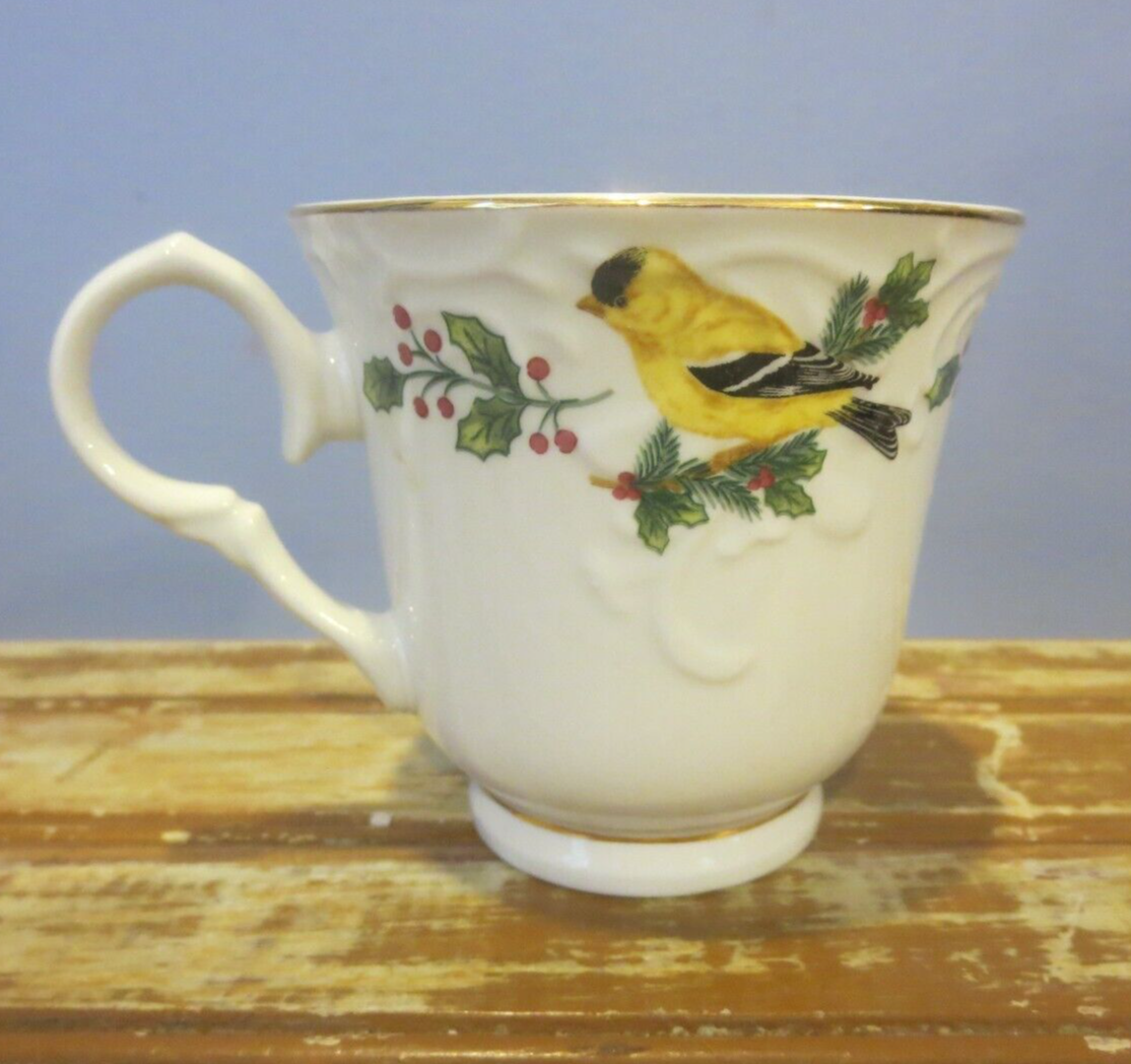 Lot of 7 Gibson Cardinal, Blue Jay, Chickadee, Goldfinch & Holly Gold