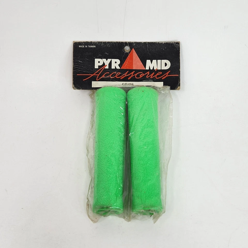 VINTAGE PYRAMID BICYCLE BMX BIKE GRIPS NEON GREEN ORIGINAL NOS NEW SEALED - Image 3 of 4