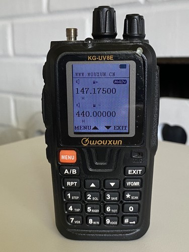 WOUXUN MODEL KG-UV8E TRI BAND HANDHELD RADIO W/4 NEW BATTERIES @NEW IN BOX@