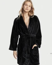 VICTORIAS SECRET COZY SHORT PLUSH EMBOSSED LOGO BATH ROBE  M-L M-G Black Color