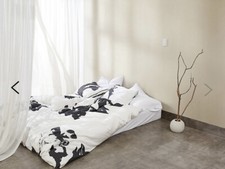 CALVIN KLEIN King Painterly Floral Cotton Duvet Cover 2 Shams. Brand New