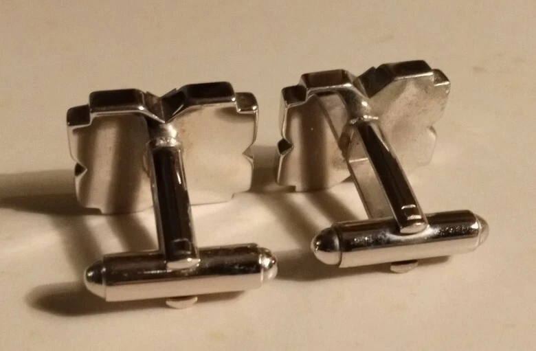 Gemelos grabados vintage de plata de ley por escudos Foto 3 de 4