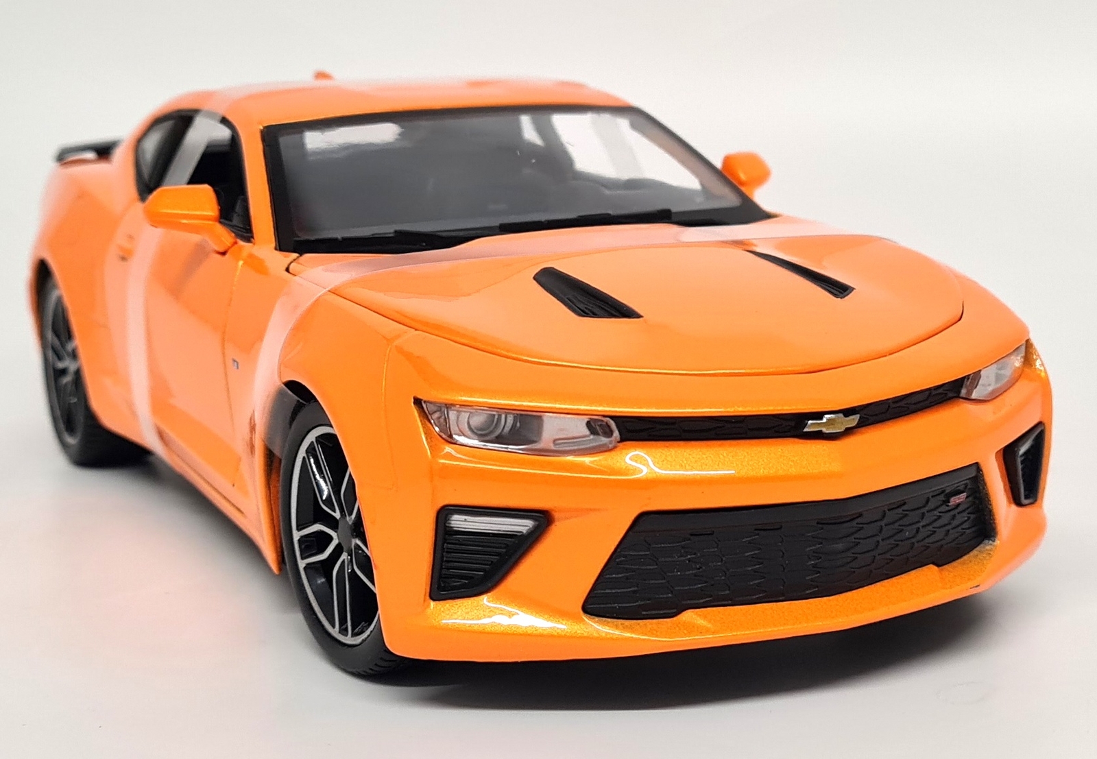 Maisto 1/18 Chevrolet Camaro SS 2016 Orange Diecast Scale Model Car