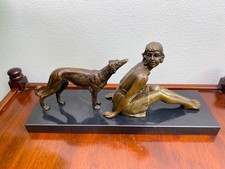Bronze Skulptur Mädchen mit einem Barsoi Art deco  nach Demetre Chiparus