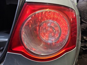 RECHTE HINTERE KOTFLÜGELLEUCHTE LIMOUSINE VW JETTA V SEDAN / IM 47484