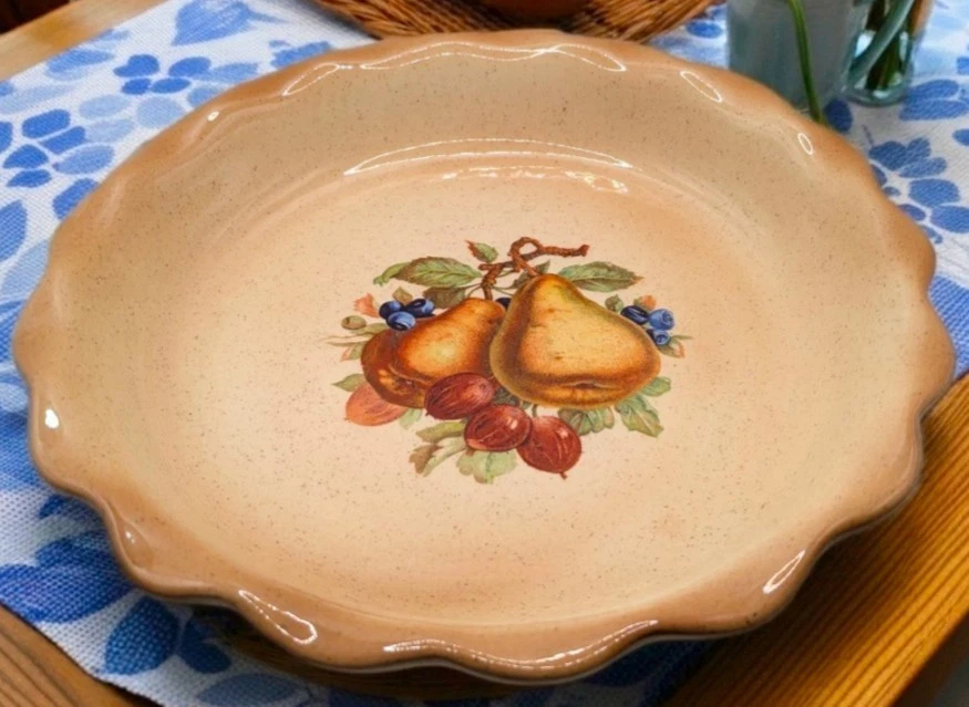 Vintage Scalloped Pie Plate Fruit Pear Design Speckled Stoneware Baking Dish 10”