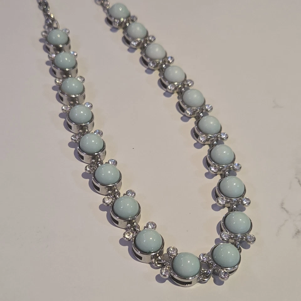 Collar Lia Sophia “Como Nuevo” Tono Plata con Cristales Cortados y Resina 20-23” Foto 4 de 4