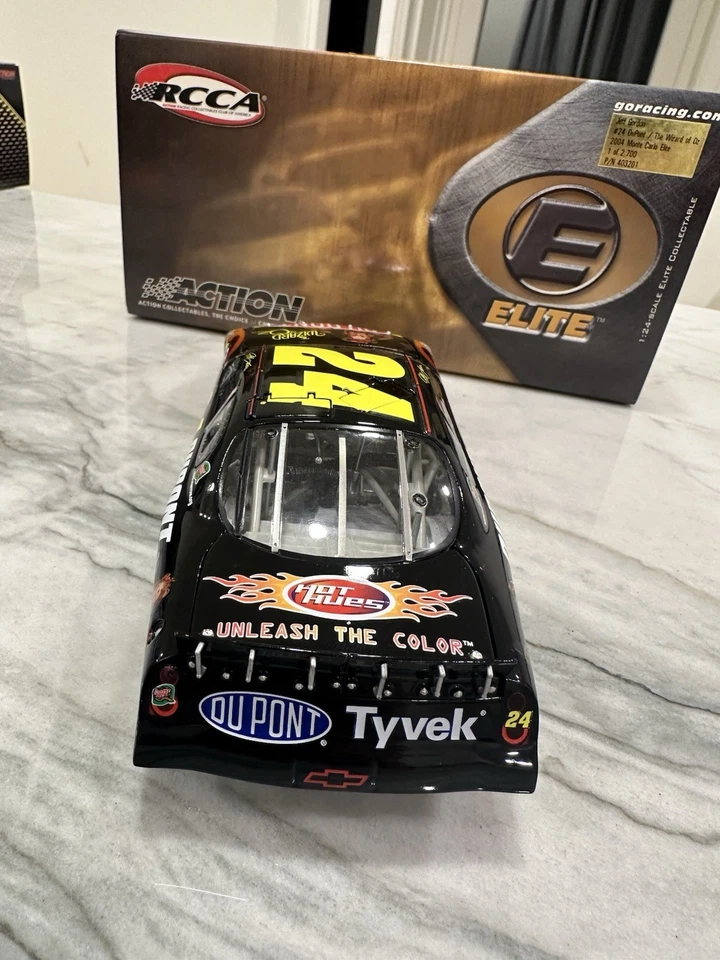 Jeff Gordon 2004 DuPont Wizard Of Oz ELITE Nascar 1/24 Diecast Action #24 Chevy - Image 4 of 4