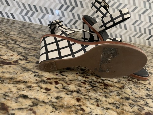 Kate Spade New York Black And White Stripped High Heel Ankle Strap Sandals 5.5 - Picture 4 of 6