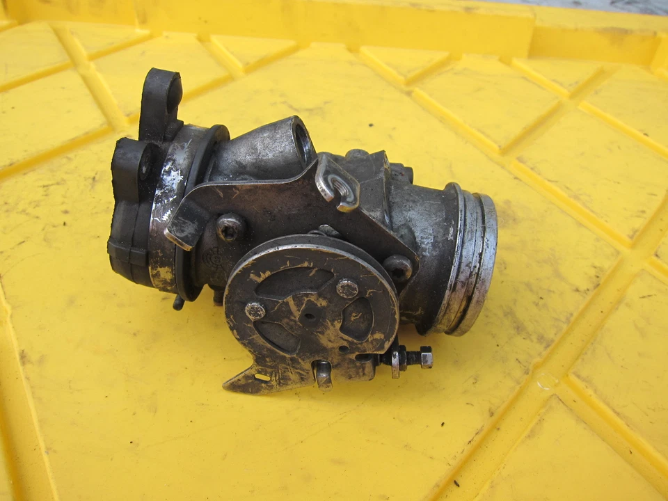 BMW R1100 RT-P R1100R 2001 carrocería del acelerador OEM Foto 4 de 4