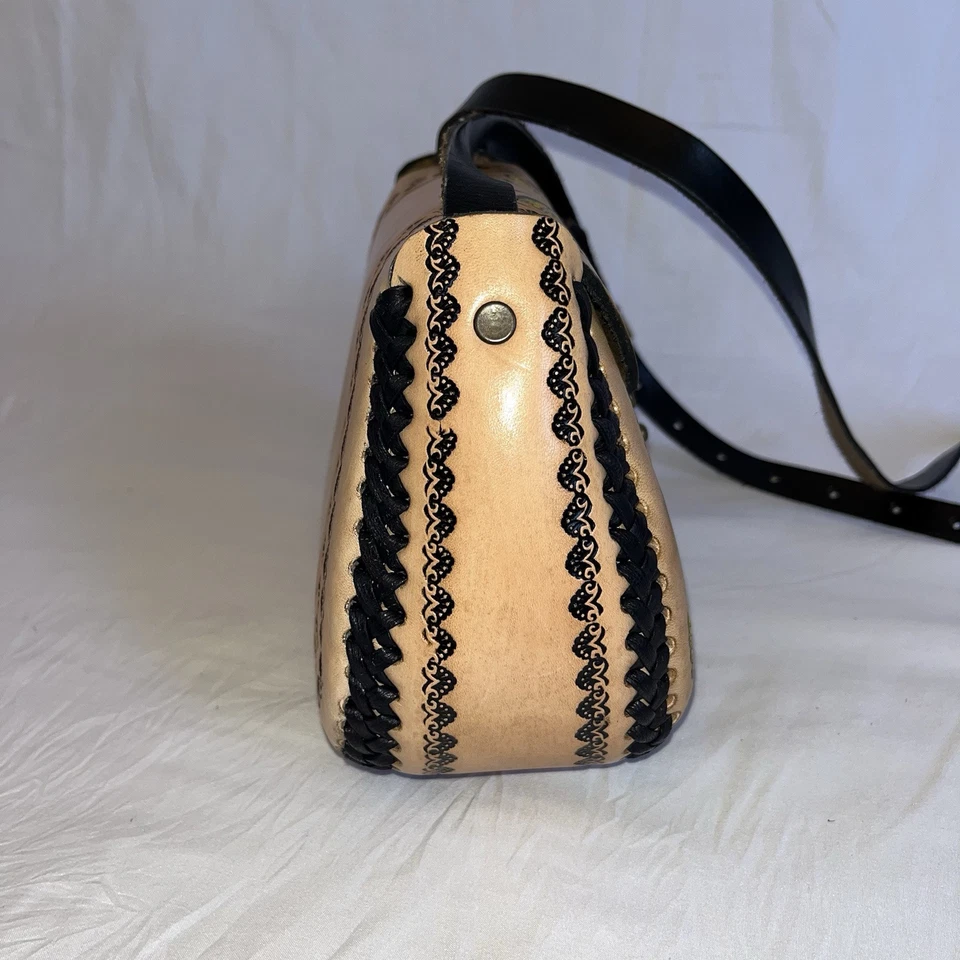 Cartera Bandolera Mariposa Amarilla Cuero Tooled Foto 4 de 4