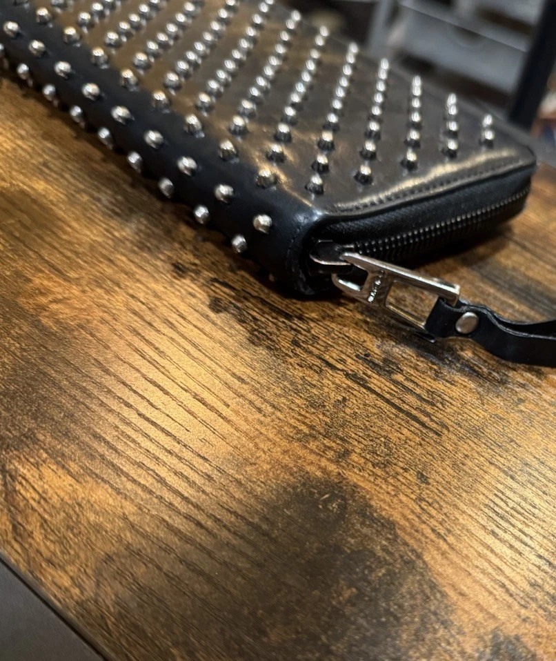 Cartera de cuero Jimmy Choo Carnaby con tachuelas negra Gunmetal Foto 3 de 4